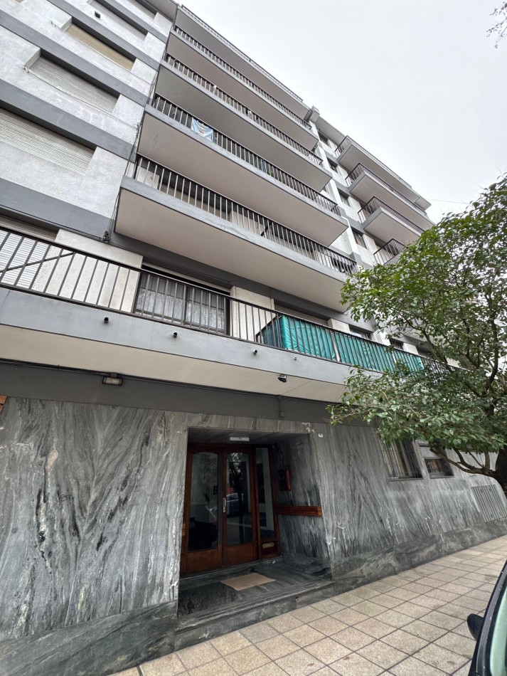 VENTA DEPARTAMENTO 2 AMBIENTES + COCHERA EN LA PERLA (Salta y Libertad)