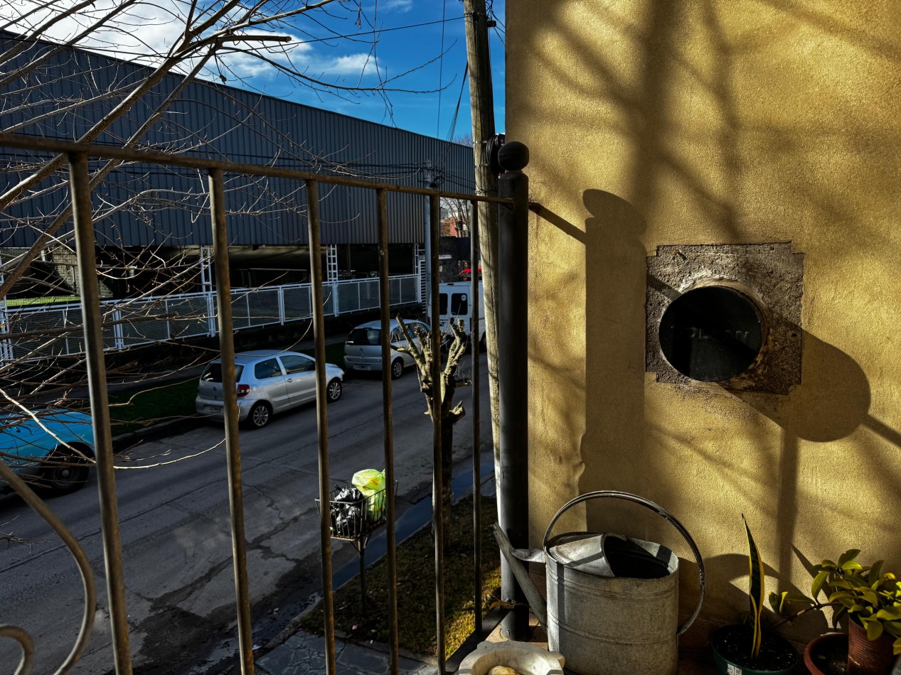 PH DE 3 AMBIENTES AL FRENTE CON BALCON, PATIO Y TERRAZA