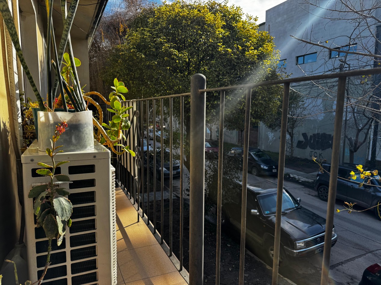 PH DE 3 AMBIENTES AL FRENTE CON BALCON, PATIO Y TERRAZA