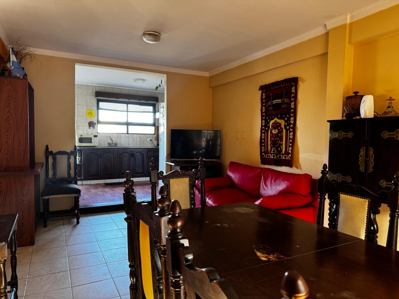 PH DE 3 AMBIENTES AL FRENTE CON BALCON, PATIO Y TERRAZA