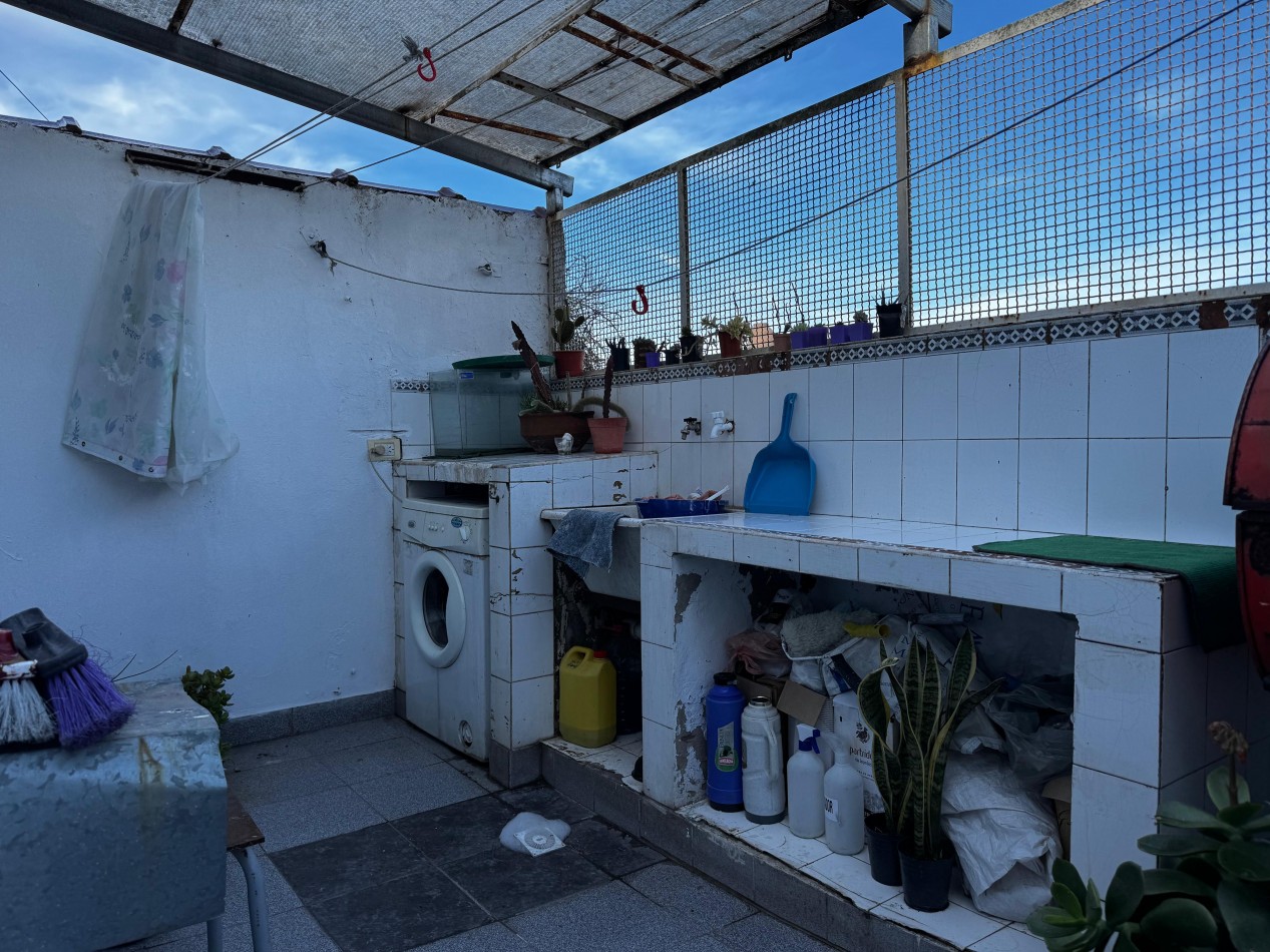 PH DE 3 AMBIENTES AL FRENTE CON BALCON, PATIO Y TERRAZA