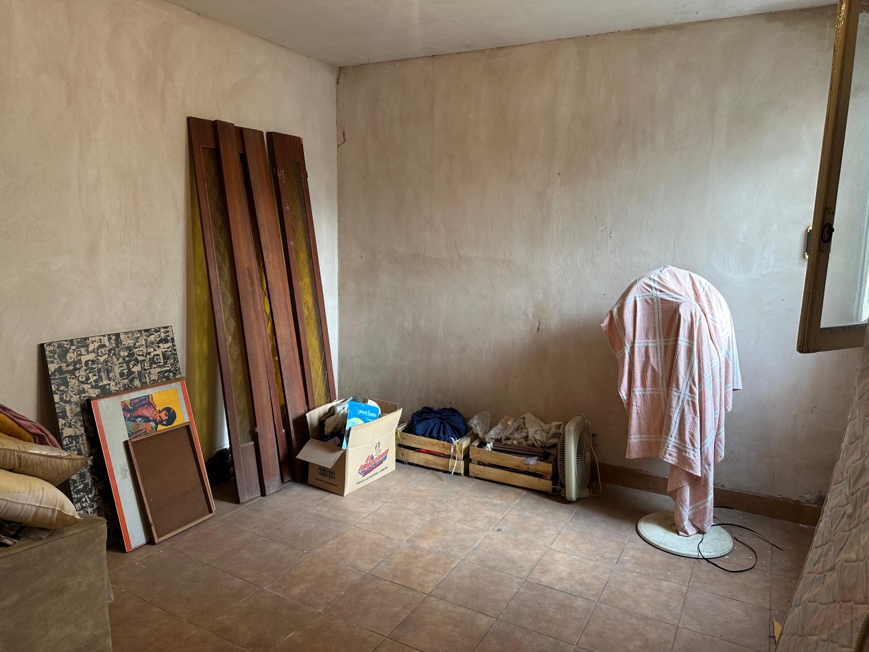 CASA 3 AMBIENTES A RECICLAR CON GARAGE - OPORTUNIDAD