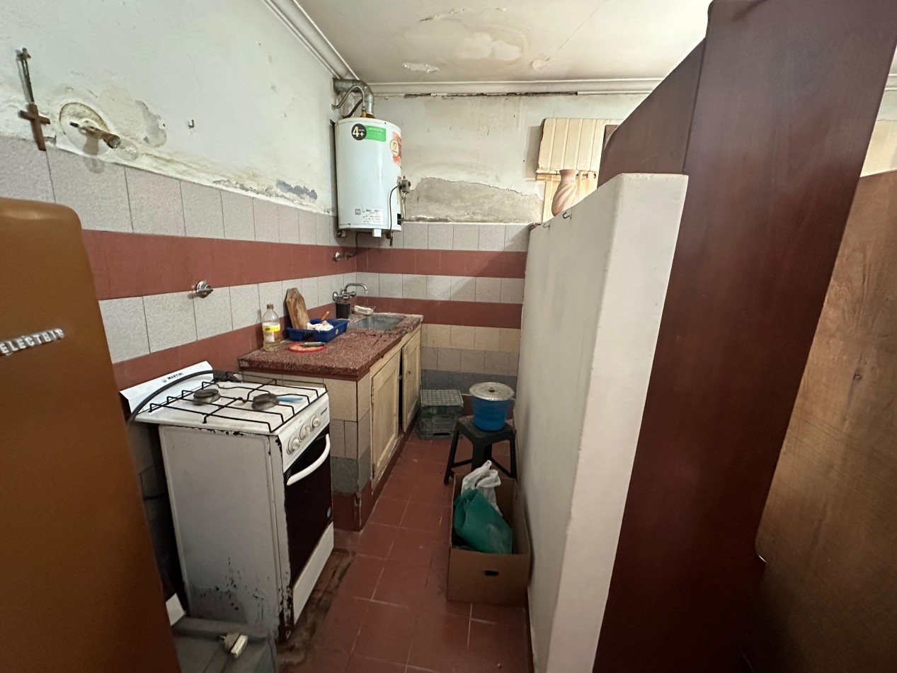 CASA 3 AMBIENTES A RECICLAR CON GARAGE - OPORTUNIDAD
