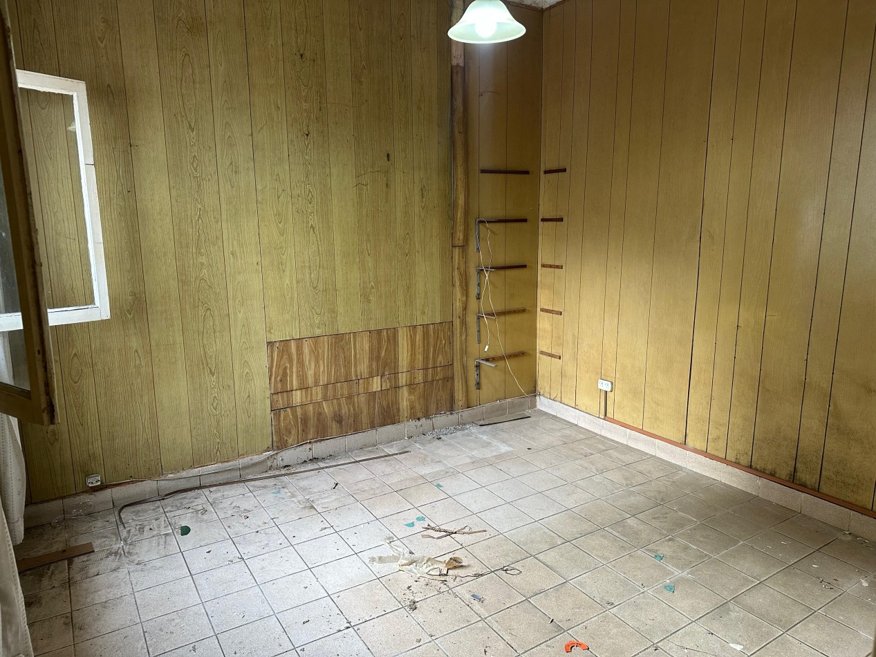 CASA 3 AMBIENTES A RECICLAR CON GARAGE - OPORTUNIDAD