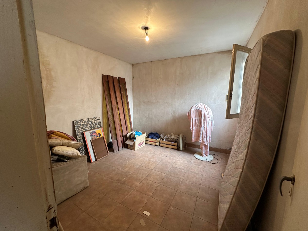CASA 3 AMBIENTES A RECICLAR CON GARAGE - OPORTUNIDAD