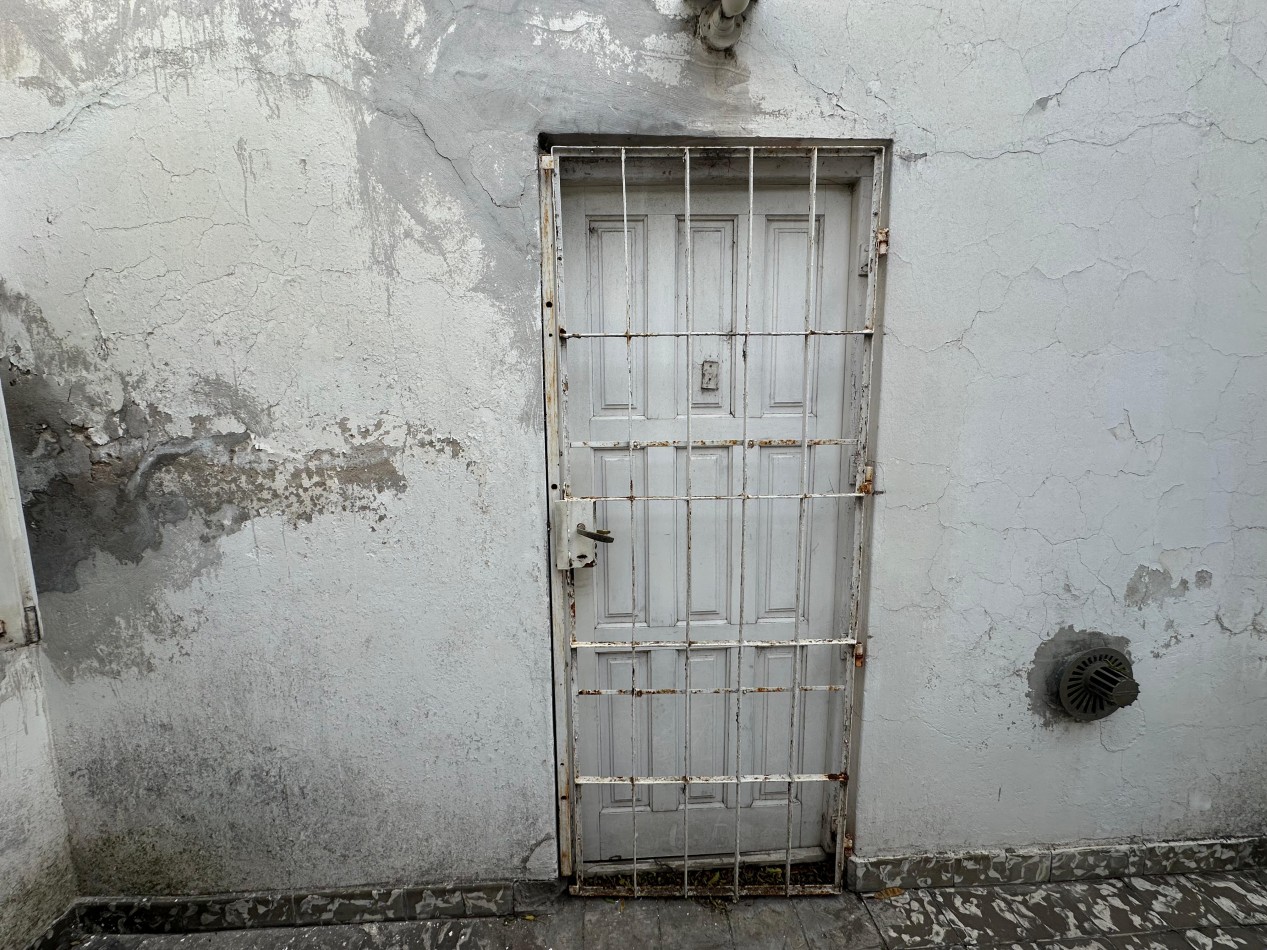CASA 3 AMBIENTES A RECICLAR CON GARAGE - OPORTUNIDAD