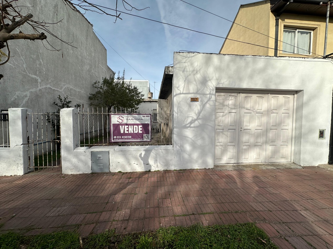 CASA 3 AMBIENTES A RECICLAR CON GARAGE - OPORTUNIDAD