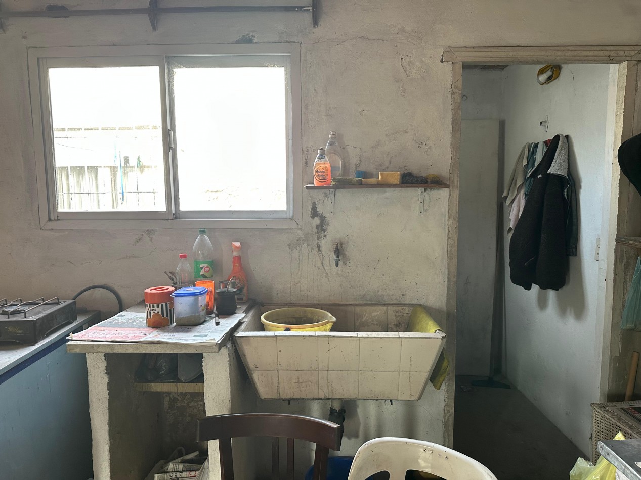 CASA 3 AMBIENTES A RECICLAR CON GARAGE - OPORTUNIDAD
