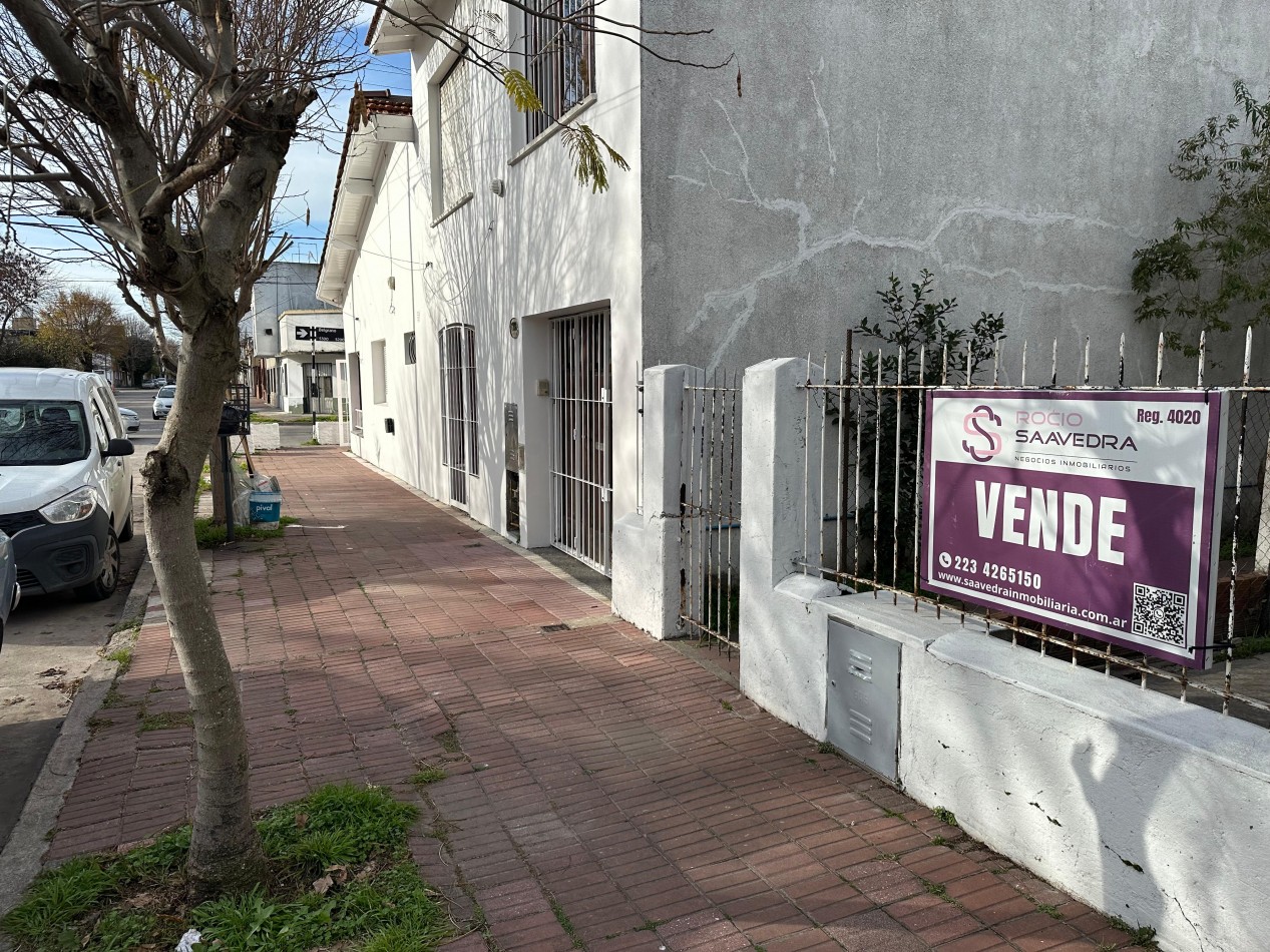 CASA 3 AMBIENTES A RECICLAR CON GARAGE - OPORTUNIDAD