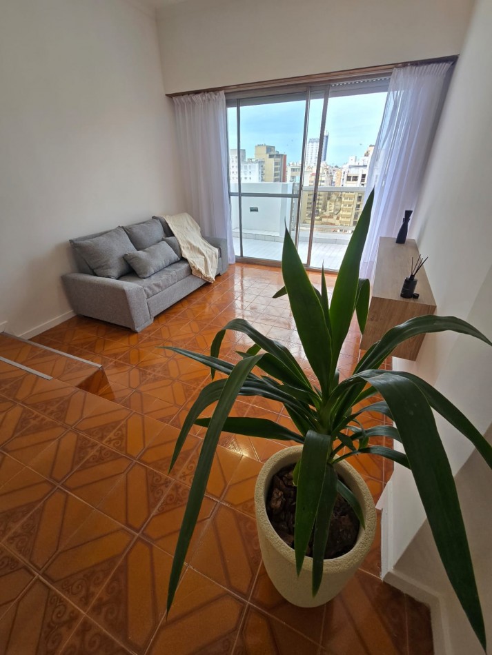 2 AMBIENTES CON BALCON AL FRENTE Y COCHERA EN PISO ALTO