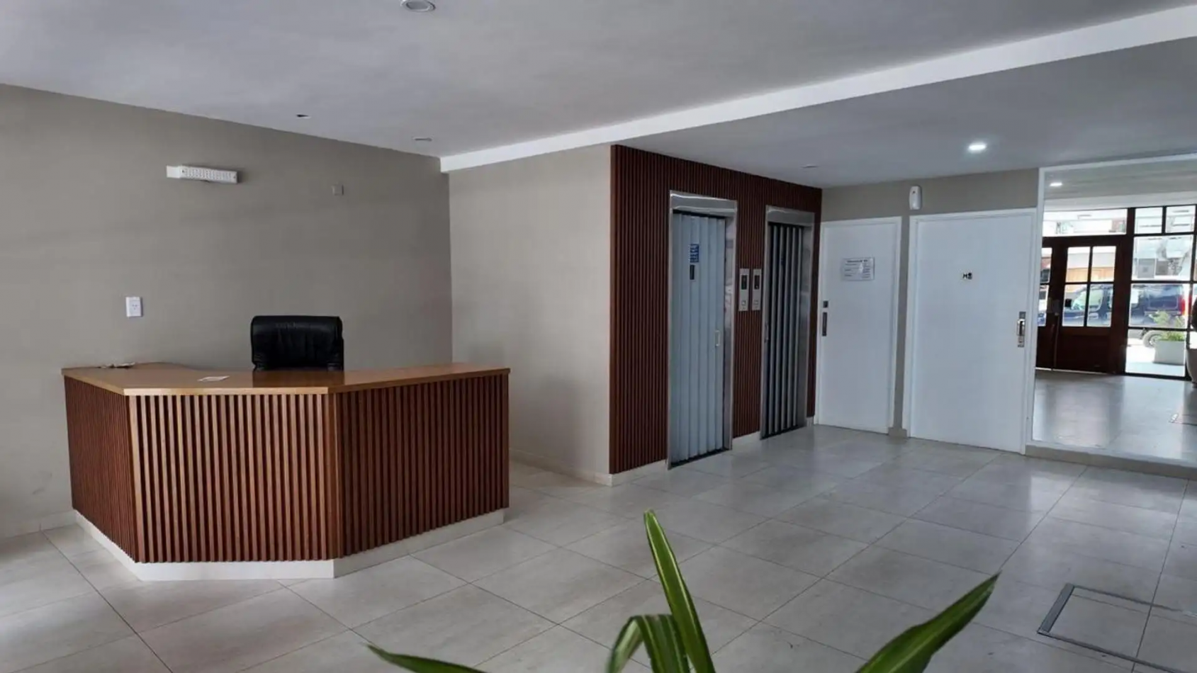 MONOAMBIENTE DIVISIBLE CON BALCON A LA CALLE RECICLADO A NUEVO ZONA PLAZA MITRE