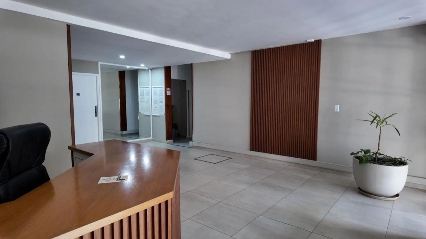 MONOAMBIENTE DIVISIBLE CON BALCON A LA CALLE RECICLADO A NUEVO ZONA PLAZA MITRE