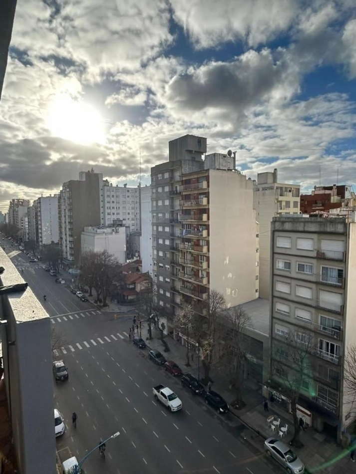 MONOAMBIENTE DIVISIBLE CON BALCON A LA CALLE RECICLADO A NUEVO ZONA PLAZA MITRE