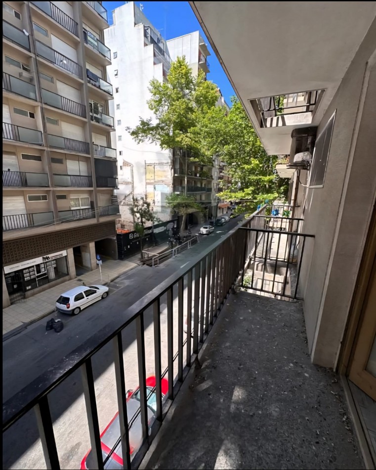 2 AMBIENTES A LA CALLE CON BALCON Y UBICACION TURISTICA ESTRATEGICA