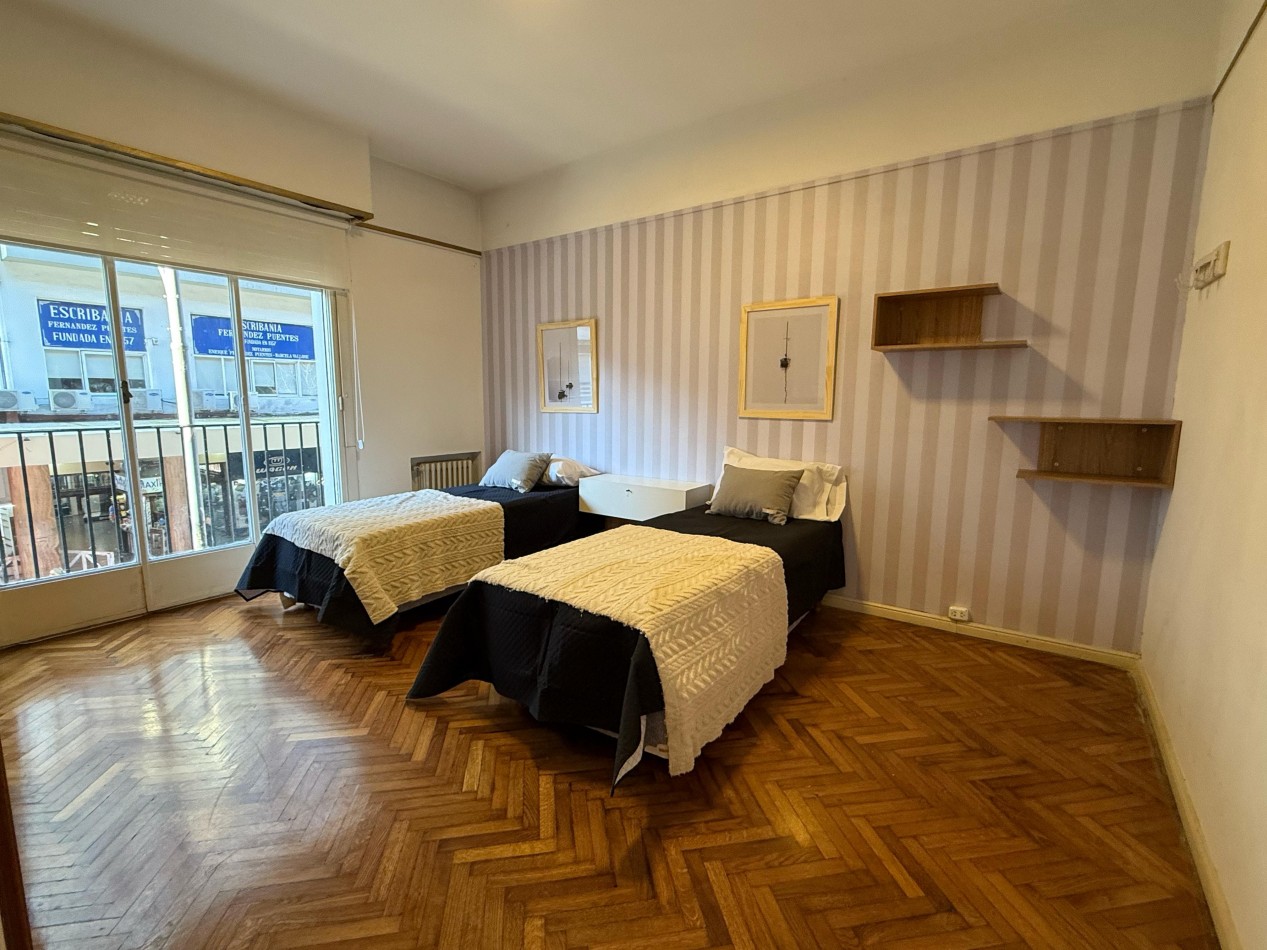 3 AMBIENTES A LA CALLE CON BALCON FRANCES Y DEPENDENCIA DE SERVICIO - 115 M2 TOTALES 