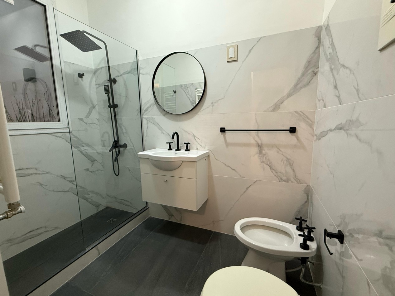 3 AMBIENTES A LA CALLE CON BALCON FRANCES Y DEPENDENCIA DE SERVICIO - 115 M2 TOTALES 