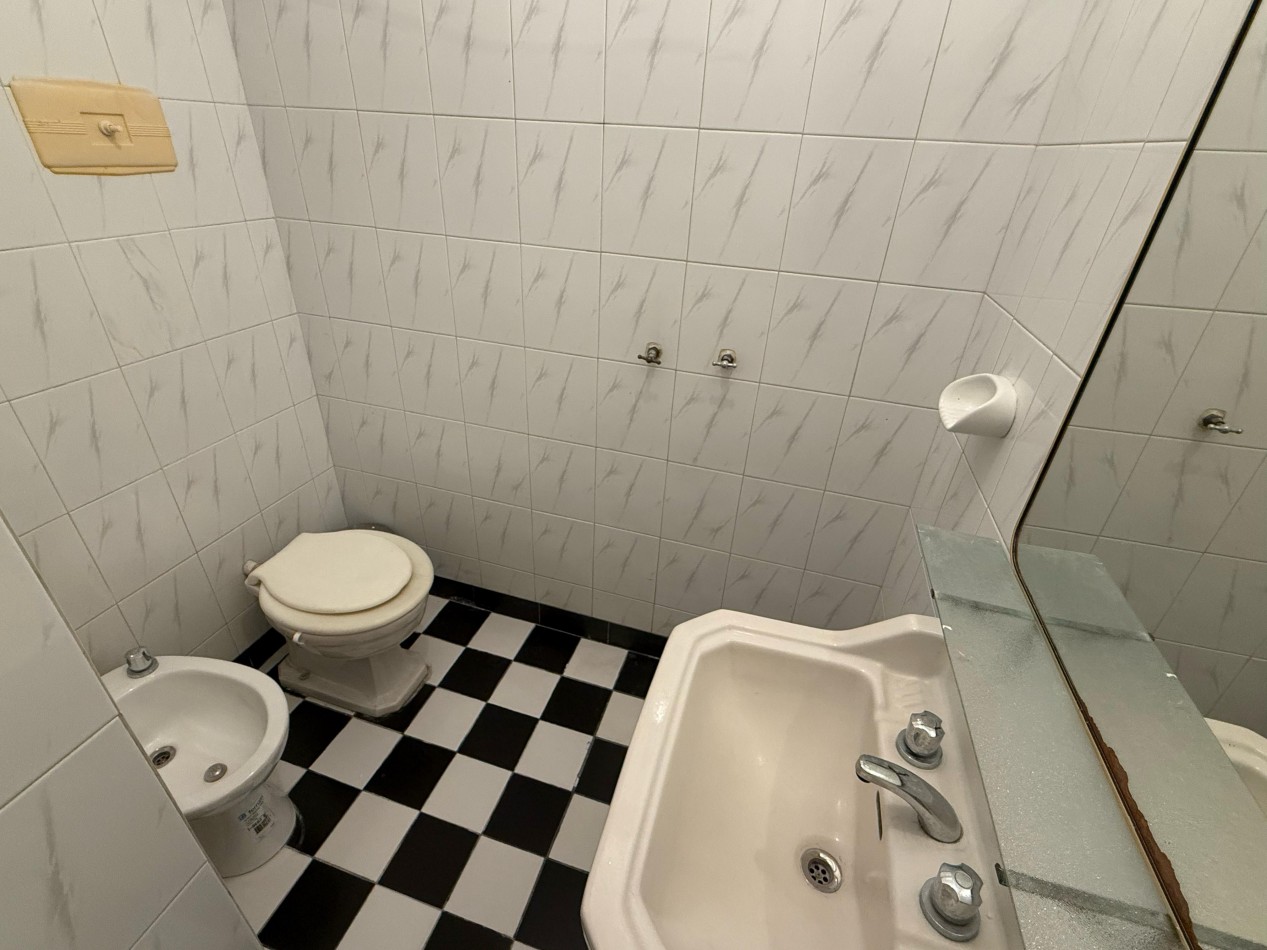 3 AMBIENTES A LA CALLE CON BALCON FRANCES Y DEPENDENCIA DE SERVICIO - 115 M2 TOTALES 