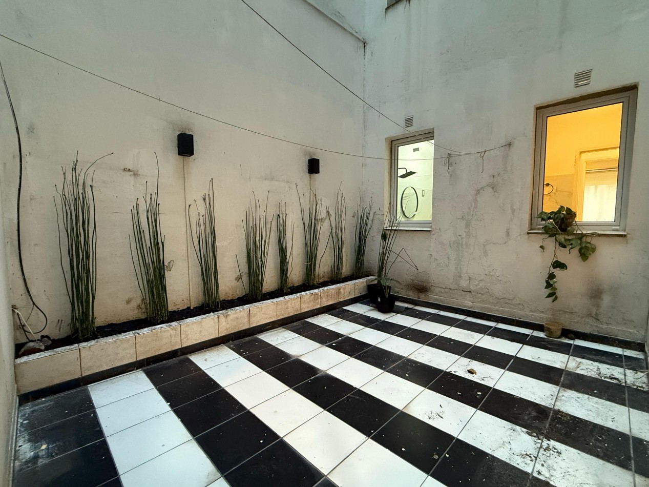 3 AMBIENTES A LA CALLE CON BALCON FRANCES Y DEPENDENCIA DE SERVICIO - 115 M2 TOTALES 