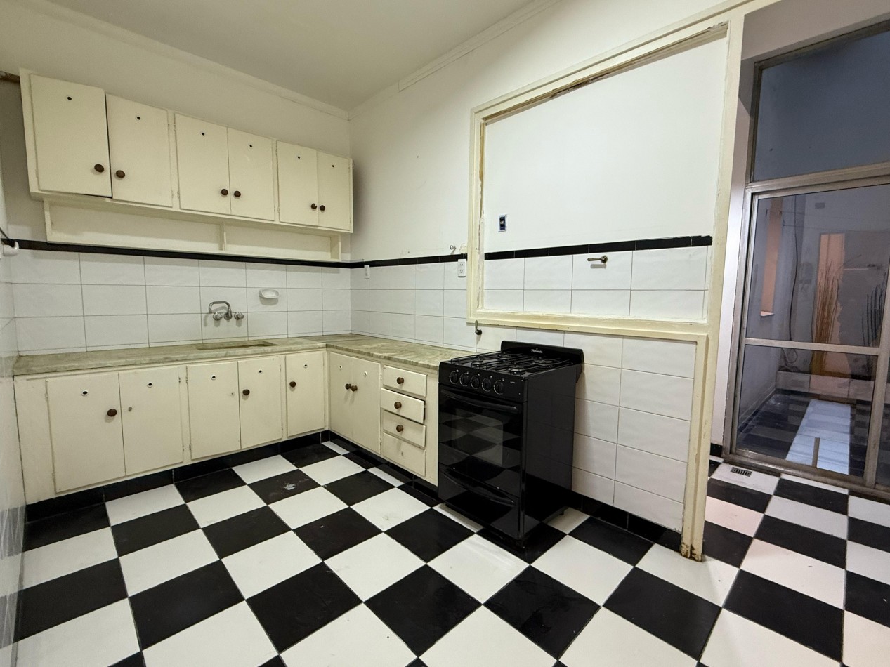 3 AMBIENTES A LA CALLE CON BALCON FRANCES Y DEPENDENCIA DE SERVICIO - 115 M2 TOTALES 