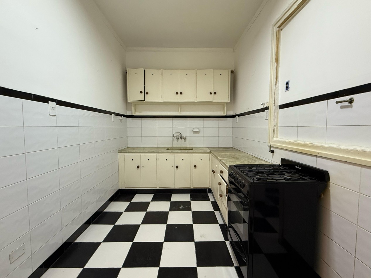 3 AMBIENTES A LA CALLE CON BALCON FRANCES Y DEPENDENCIA DE SERVICIO - 115 M2 TOTALES 