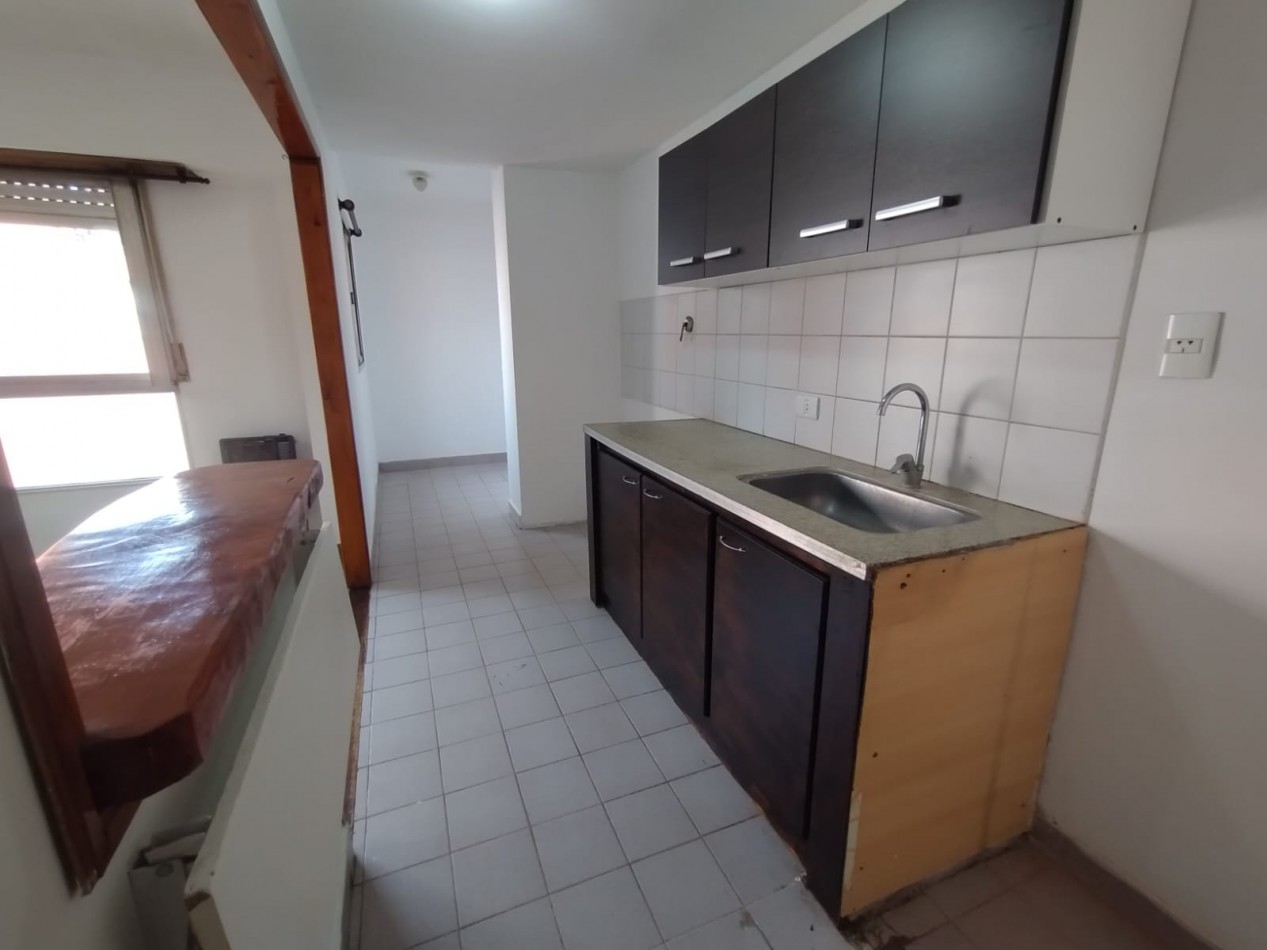 2 AMBIENTES PARCIALMENTE RECICLADO EN VILLA PRIMERA
