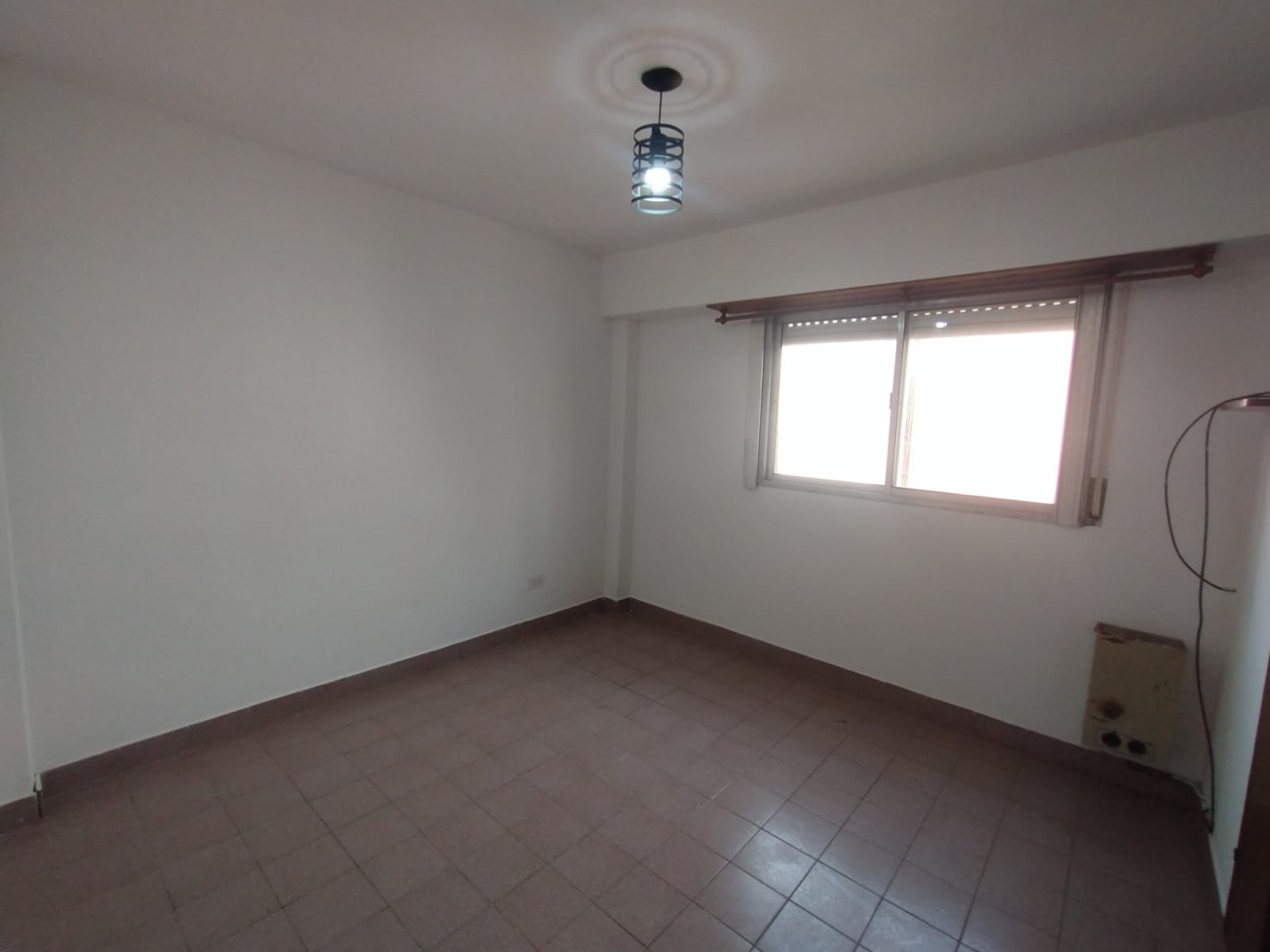 2 AMBIENTES PARCIALMENTE RECICLADO EN VILLA PRIMERA