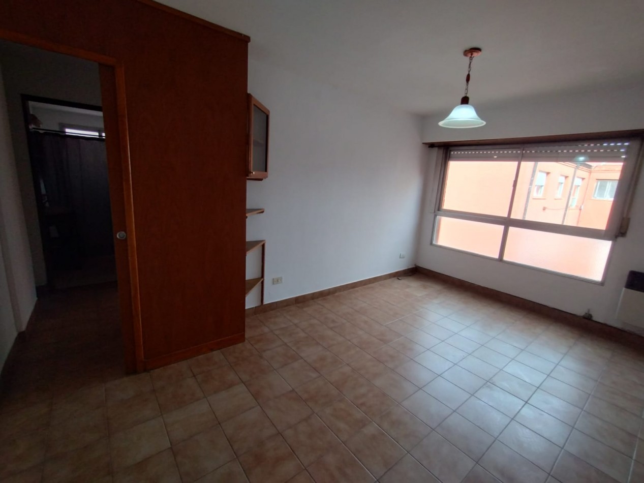 2 AMBIENTES PARCIALMENTE RECICLADO EN VILLA PRIMERA