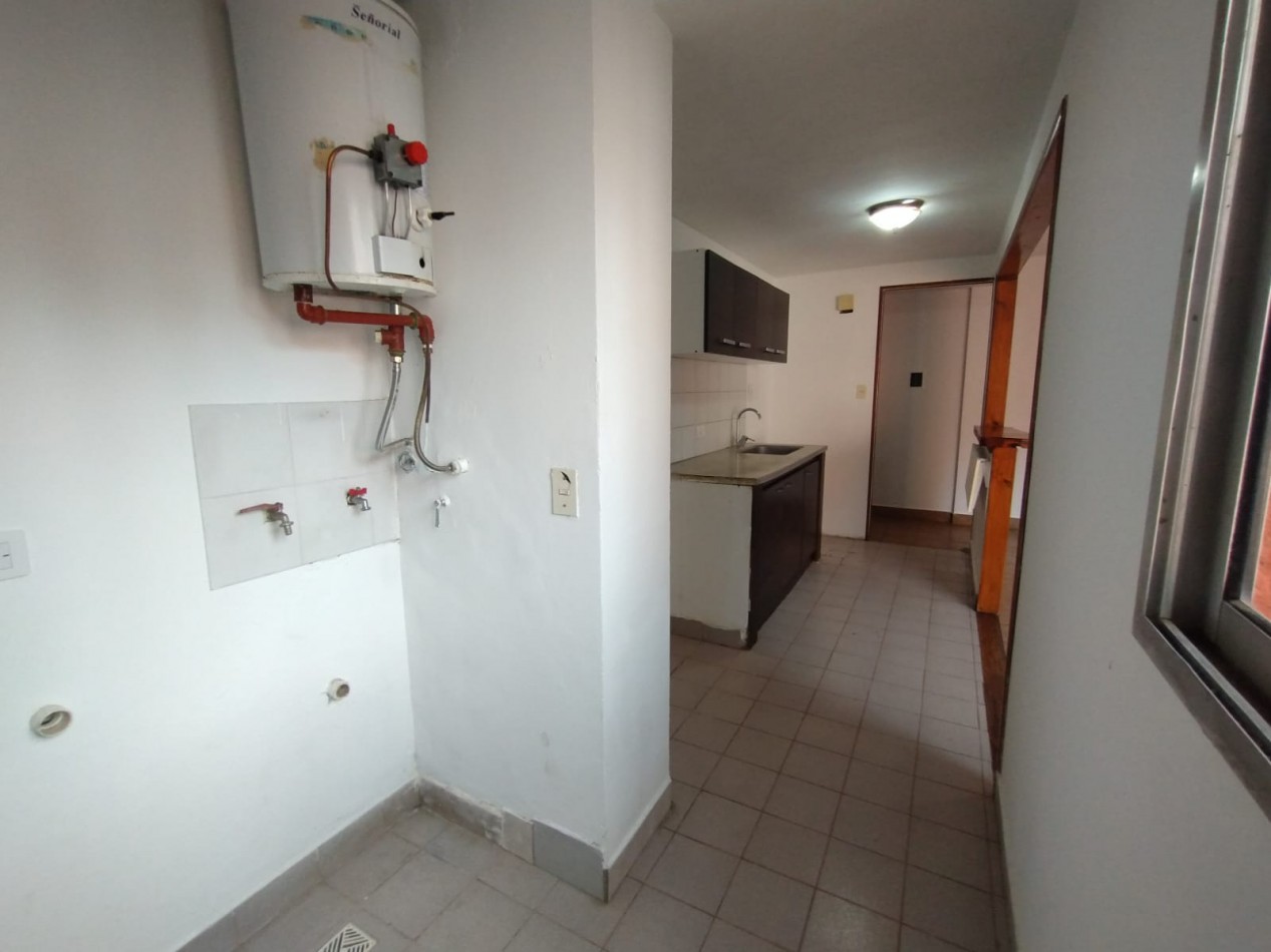2 AMBIENTES PARCIALMENTE RECICLADO EN VILLA PRIMERA