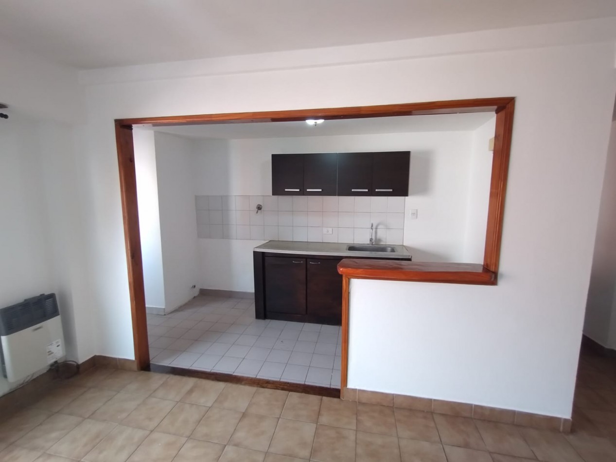 2 AMBIENTES PARCIALMENTE RECICLADO EN VILLA PRIMERA