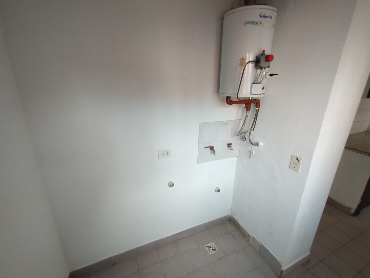 2 AMBIENTES PARCIALMENTE RECICLADO EN VILLA PRIMERA