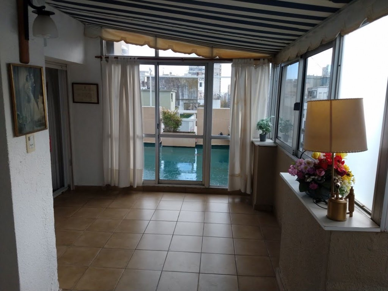 DEPARTAMENTO TIPO PENTHOUSE 4 AMBIENTES CON TERRAZA/QUINCHO/PARRILLA Y VISTA PARCIAL AL MAR EN ZONA PASEO ALDREY - APTO CREDITO