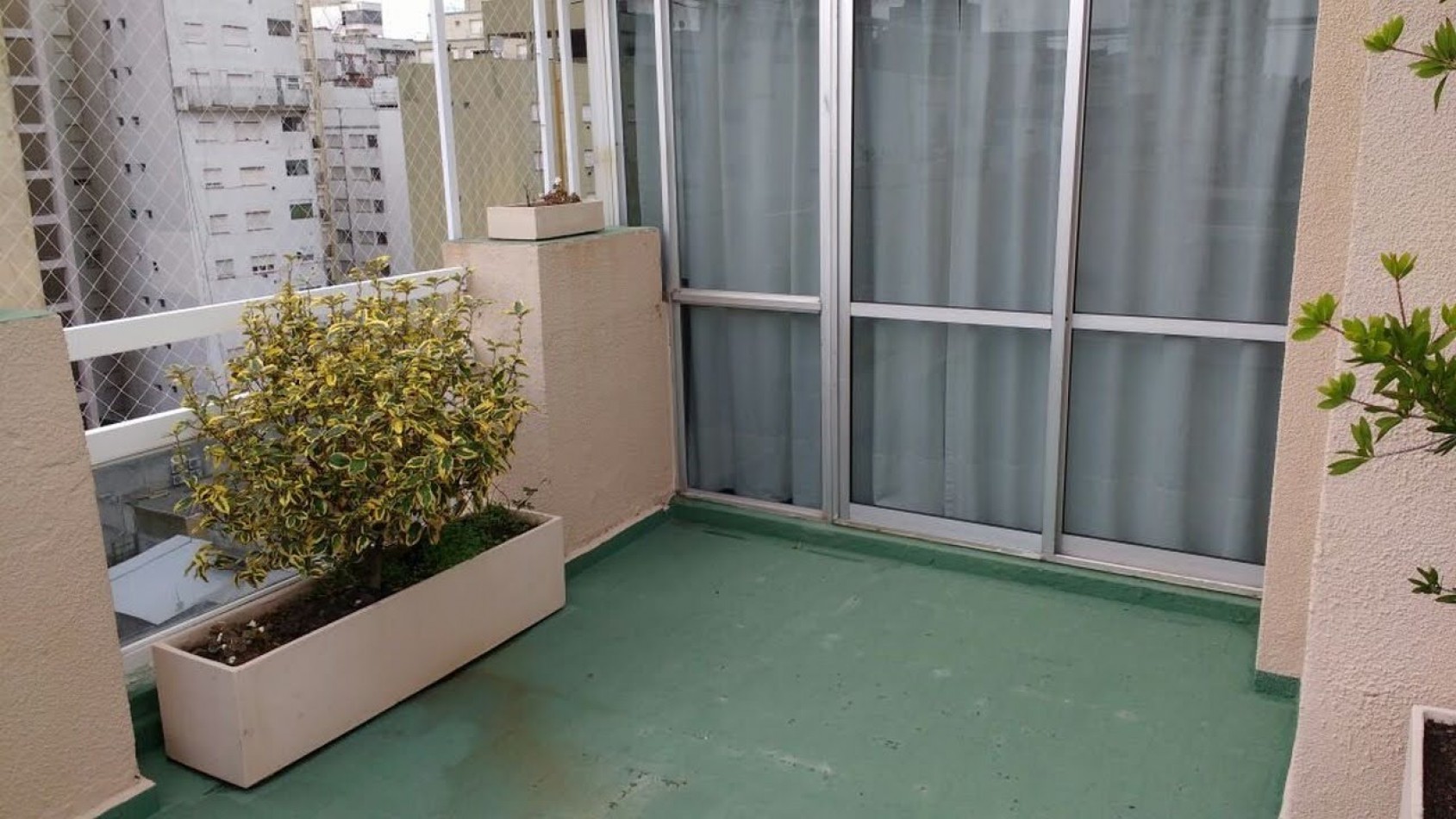 DEPARTAMENTO TIPO PENTHOUSE 4 AMBIENTES CON TERRAZA/QUINCHO/PARRILLA Y VISTA PARCIAL AL MAR EN ZONA PASEO ALDREY - APTO CREDITO