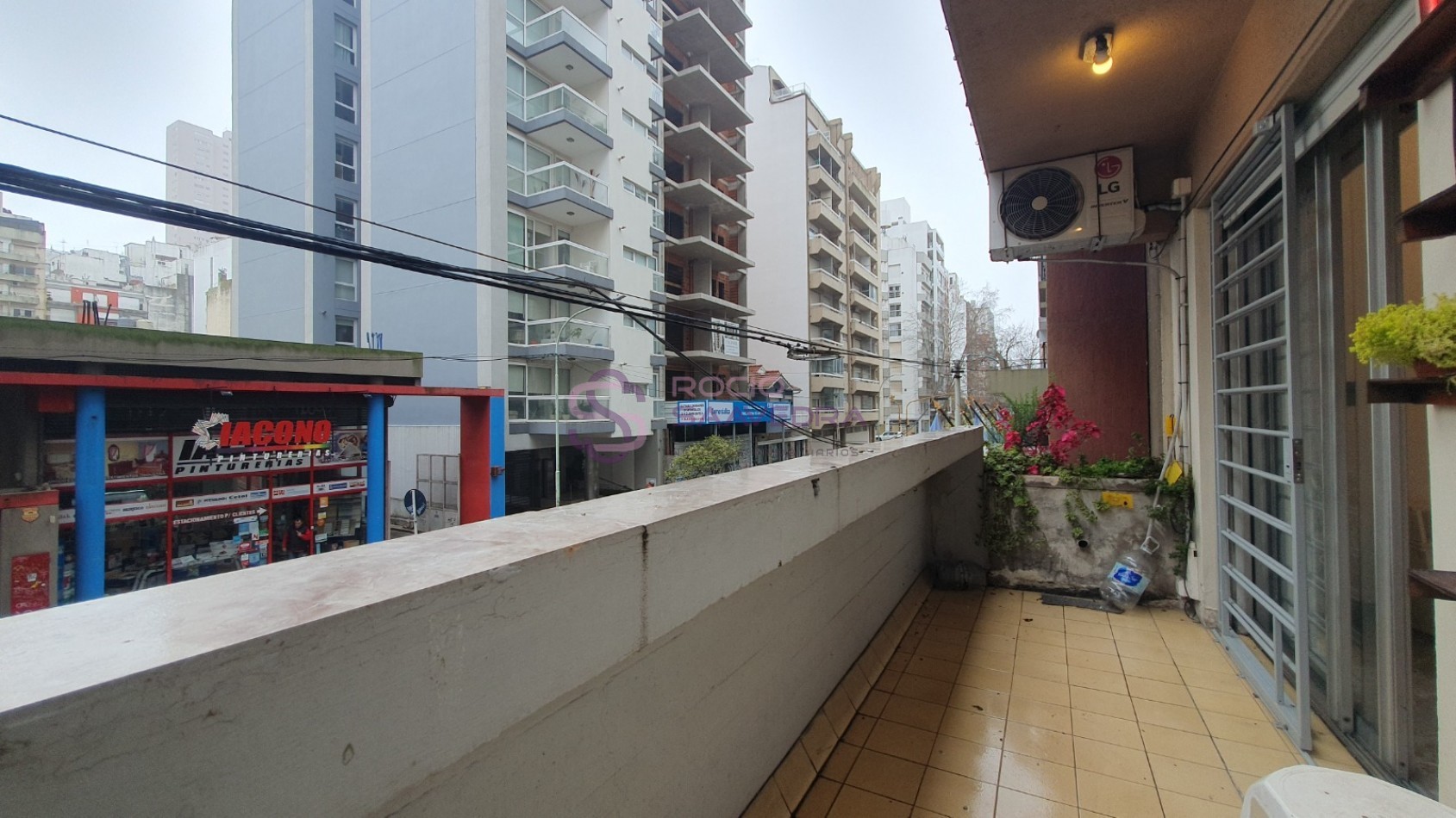 2 ambientes a la calle con balcon y patio - Edificio Maral 36