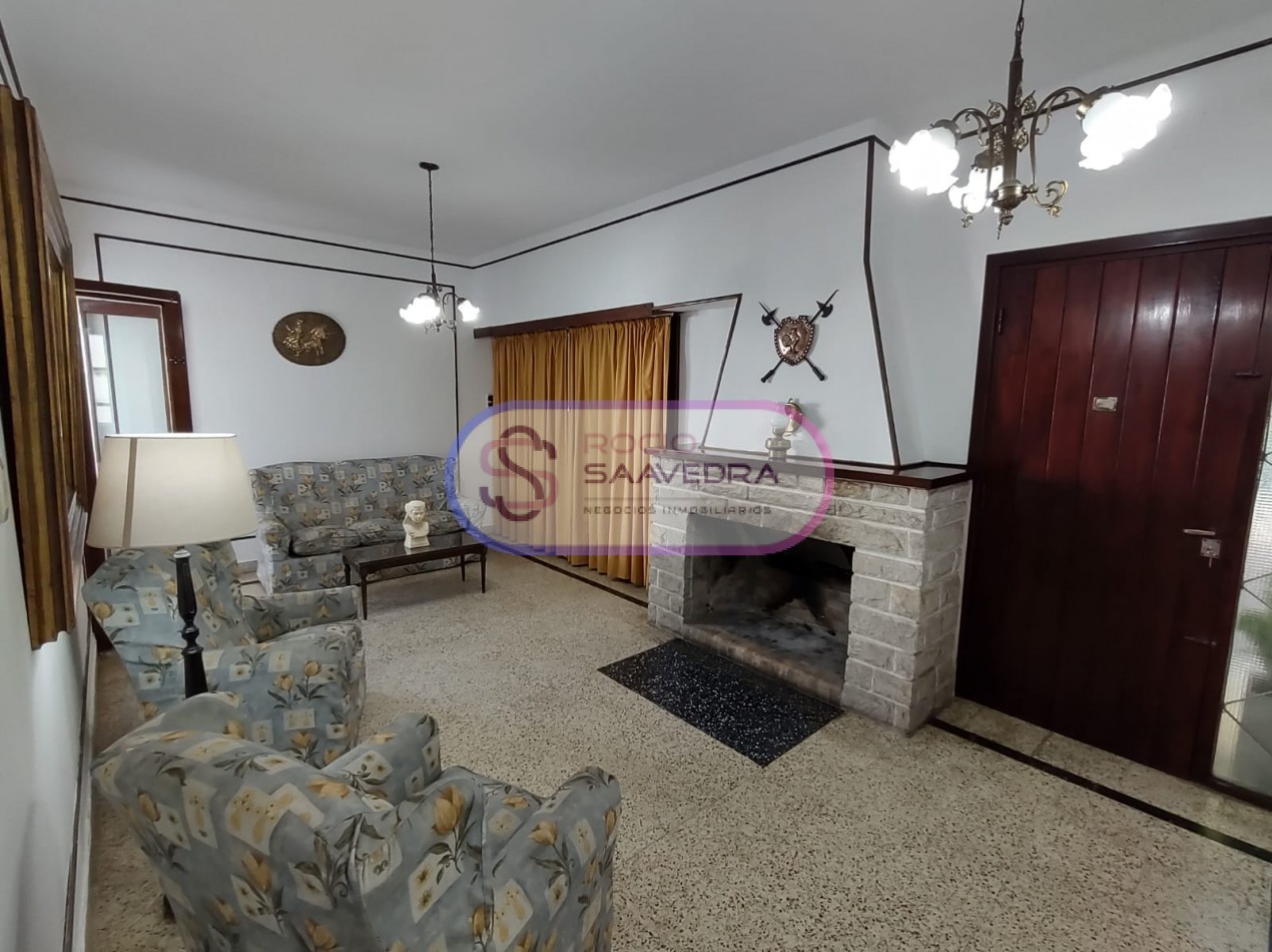 CASA UBICADA EN AMPLIO TERRENO,DE VARIOS AMBIENTES + DOS DPTOS-CON PISCINA!