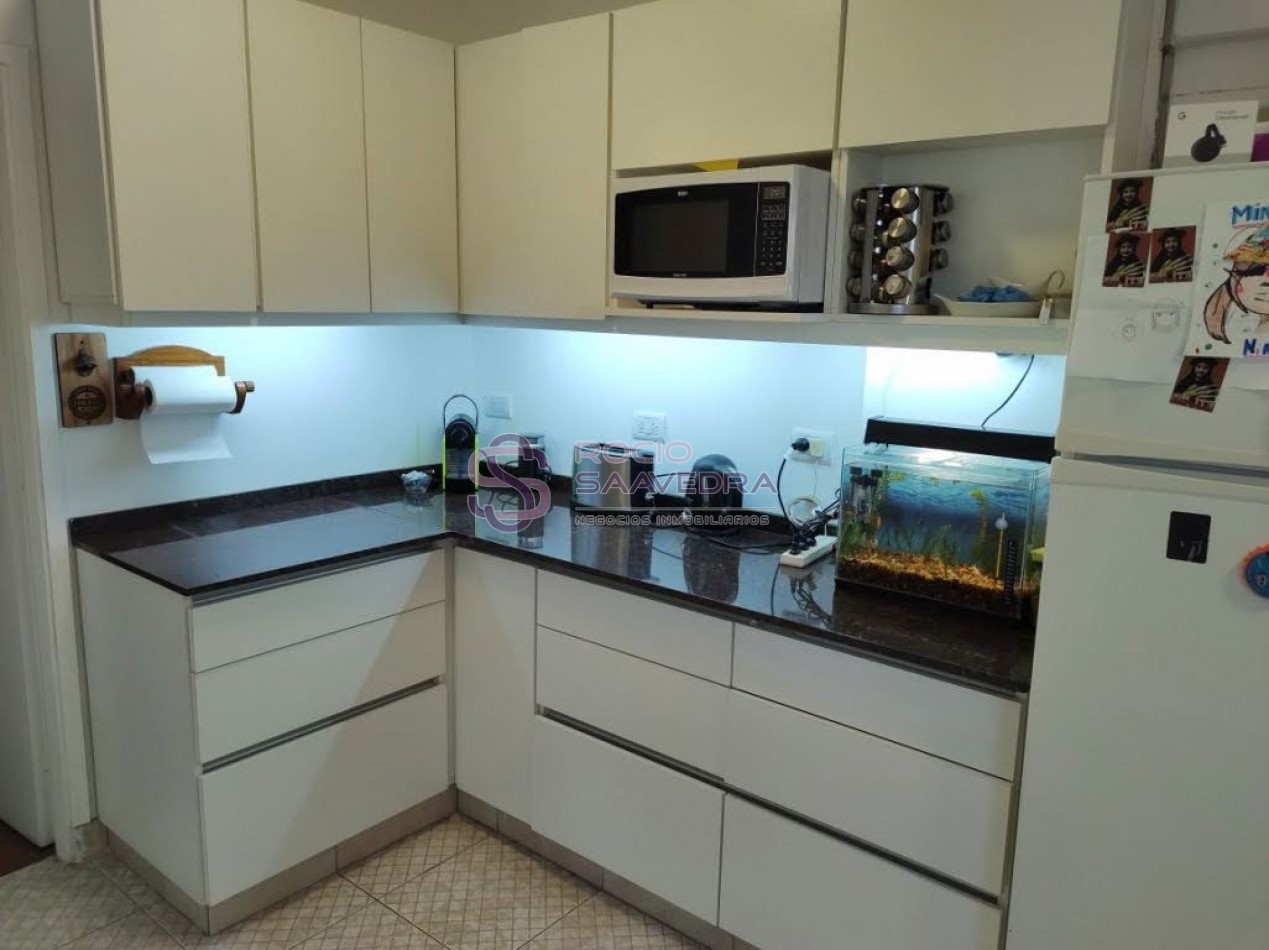 DEPARTAMENTO DE 4 AMBIENTES CON DEPENDENCIA Y COCHERA