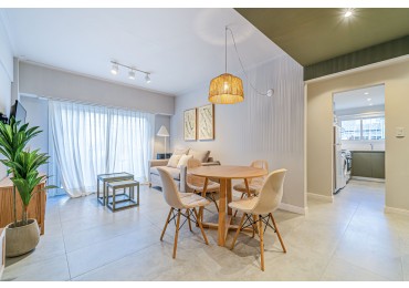 3 AMBIENTES TOTALMENTE RECICLADO Y AMOBLADO CON BALCON A LA CALLE