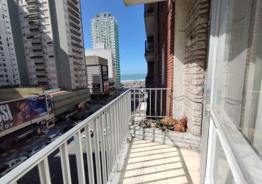 3 AMBIENTES CON BALCON AL FRENTE Y VISTA PARCIAL AL MAR EN EXCELENTE UBICACION
