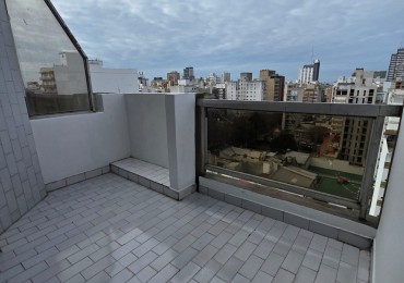 2 AMBIENTES CON BALCON AL FRENTE Y COCHERA EN PISO ALTO
