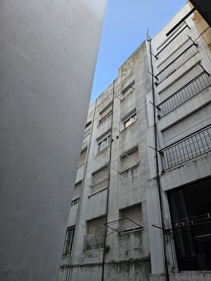 DEPARTAMENTO 2 AMBIENTES FRENTE A PLAZA COLON